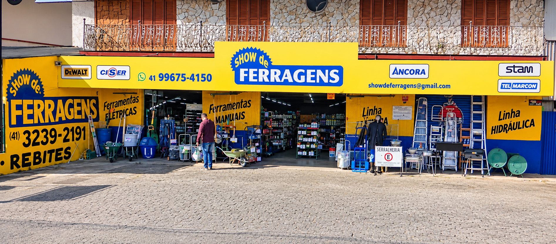 Fachada da Show de Ferragens na Rua Raul Pompéia, 1701, Cidade Industrial, Curitiba